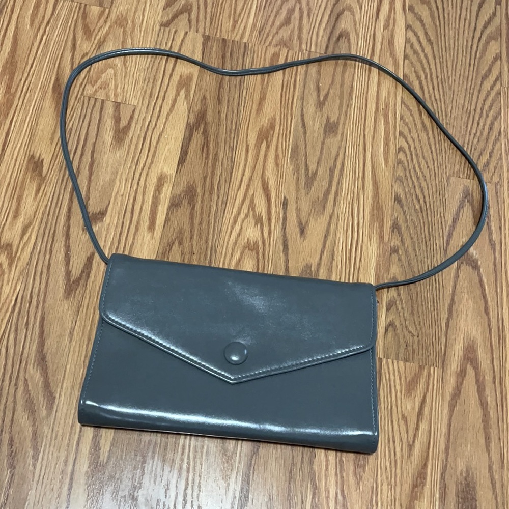 🔥NWOT- GORGEOUS WOMEN’S CROSS BODY OR SHOULDER LEATHER PURSE |  Color: Gray